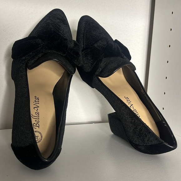 NWOT Bella Vita Bow Velvet Chunk Heels - Picture 4 of 8